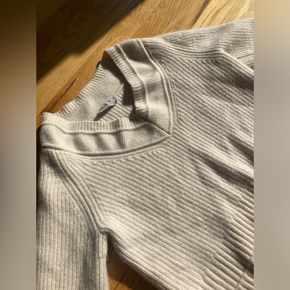 LIKE NEW 100% WOOL EVERLANE SWEATER
